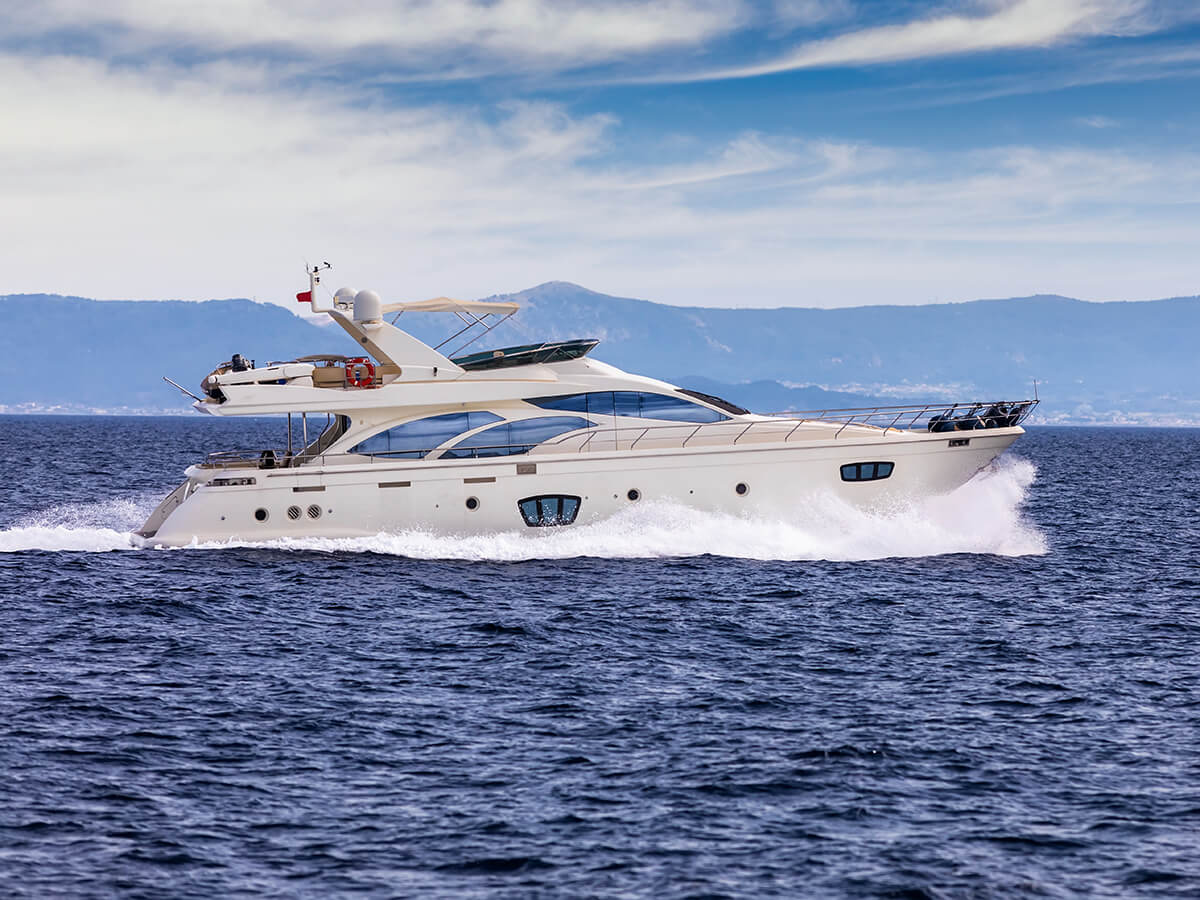 Motor Yacht auf See