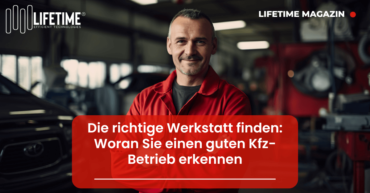 KFZ Mechaniker steht in seiner Werkstatt