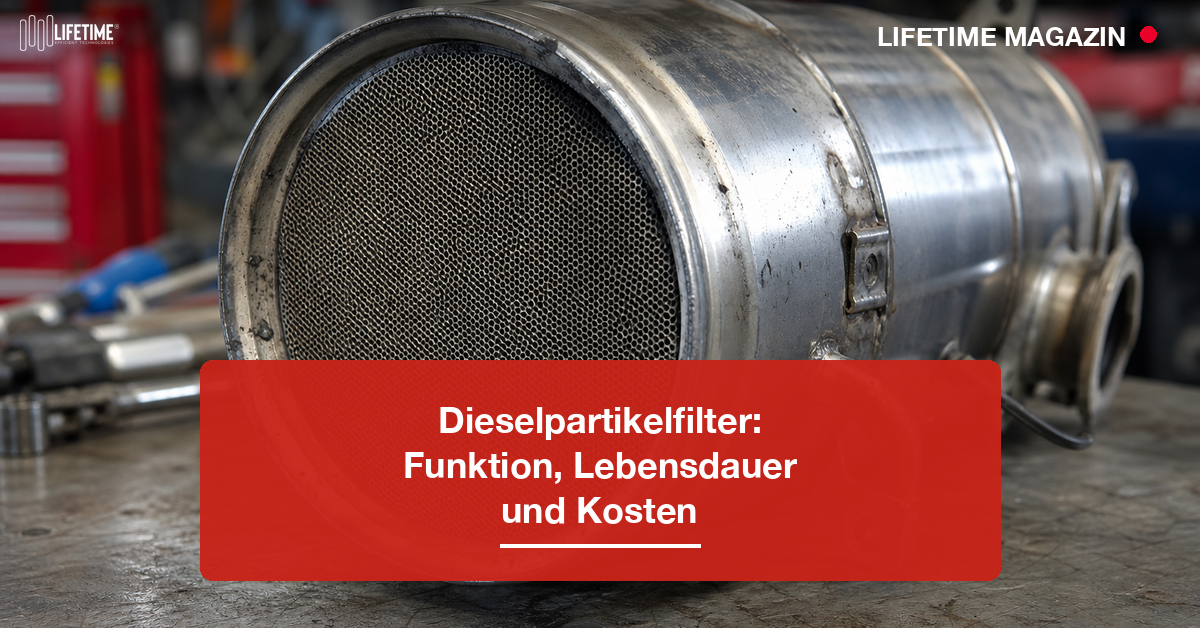 Ausgebauter Dieselpartikelfilter mit sichtbarer Wabenstruktur auf einer Werkbank in der Kfz-Werkstatt