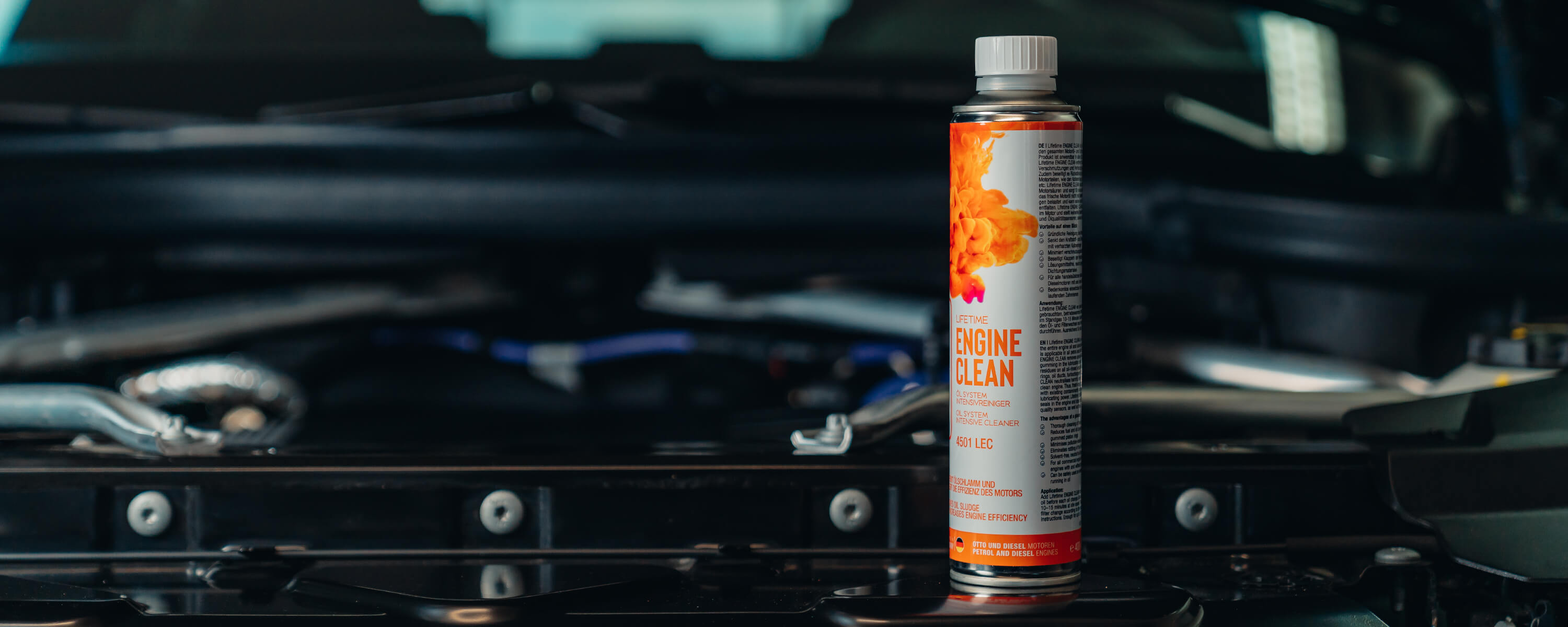 Lifetime Engine Clean Motorreiniger im Motorraum eines Diesels