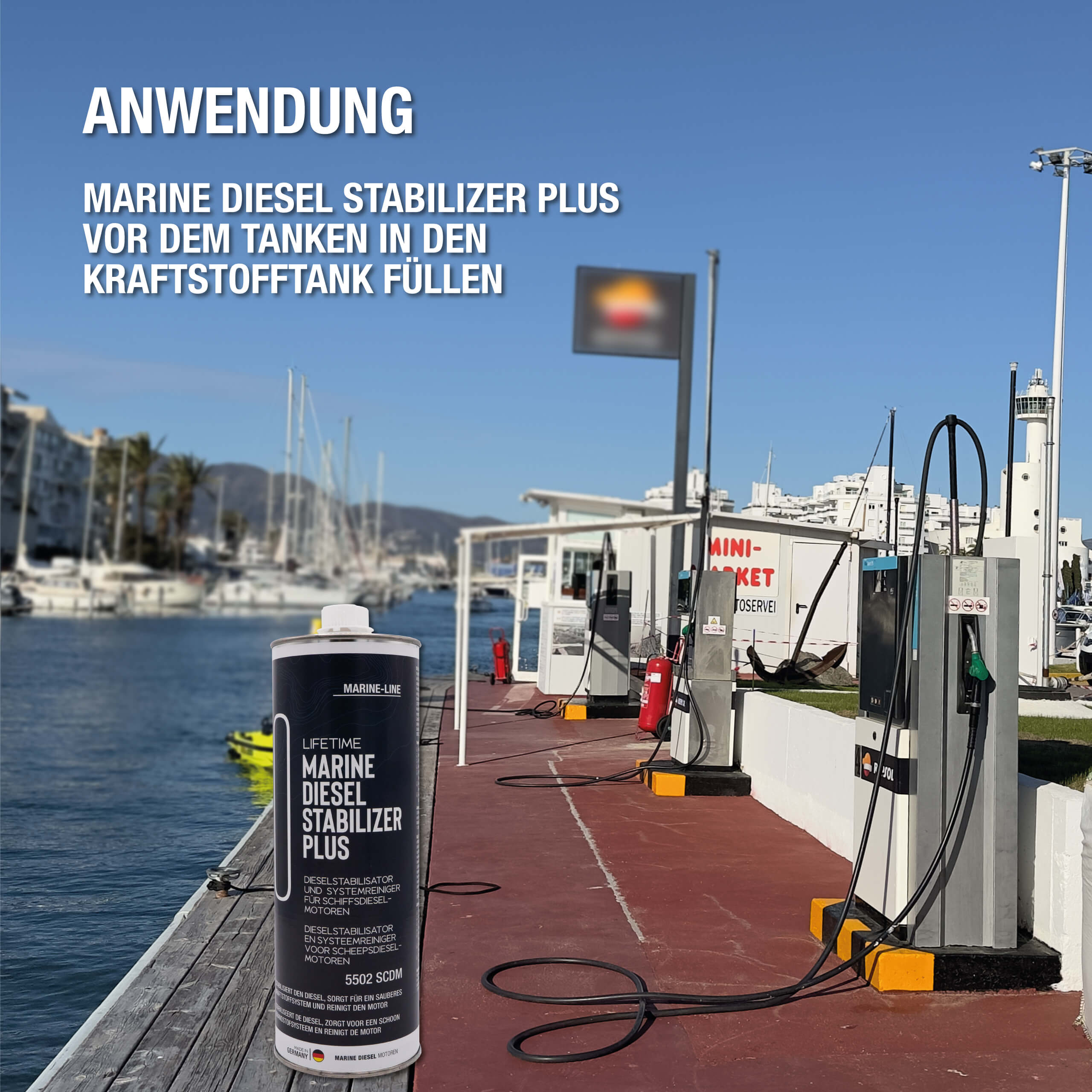 Diesel-Additiv Lifetime Marine Diesel Stabilizer Plus mit einer Bootstankstelle im Hintergrund