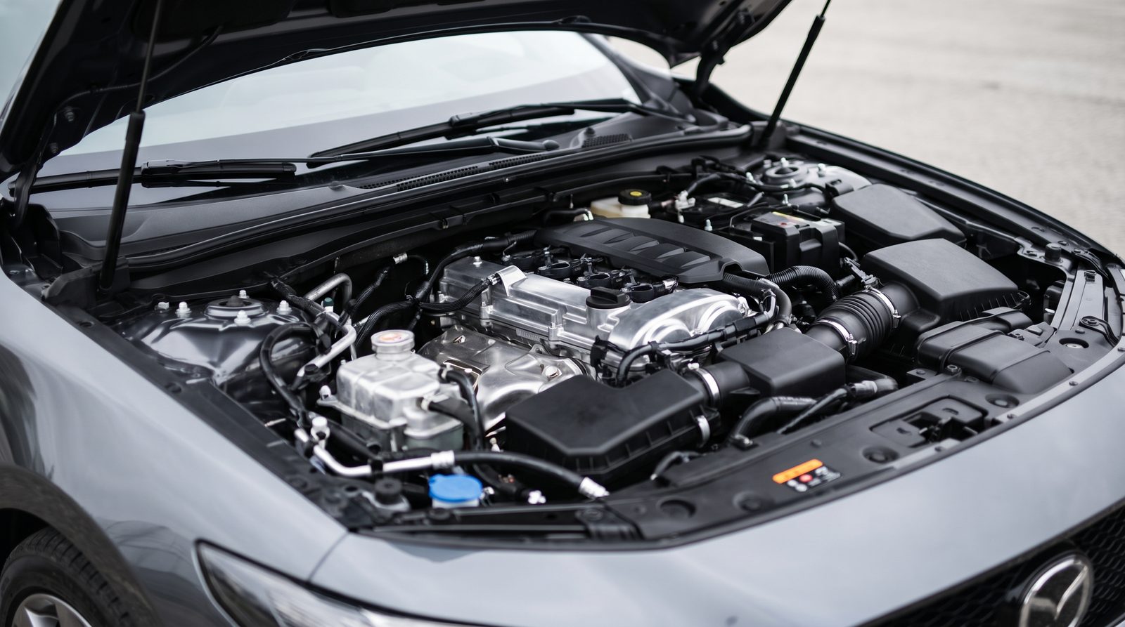 Sauberer, moderner Dieselmotorraum